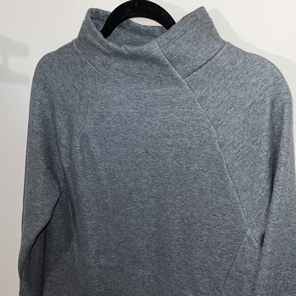 Fabletics Mock Neck Pullover - Picture 5 of 9